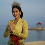 Putri Solo Kebaya Dan Aksesoris